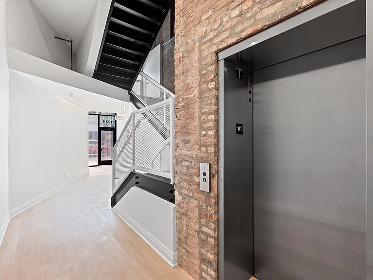1934 W North Ave #201 — Photo 14