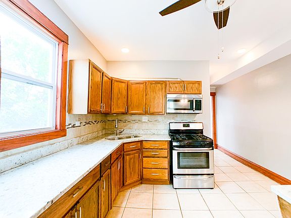 3rd image of 2439 N Avers Ave #1