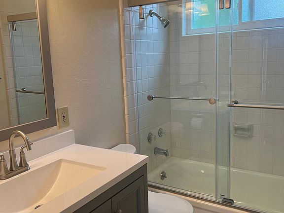 3rd image of 834 N Highland Ave #4