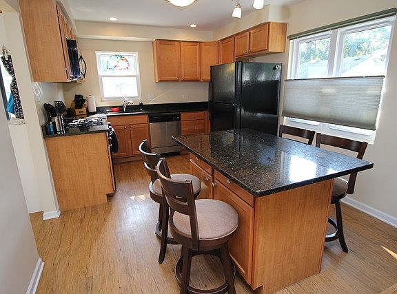 4th image of 433 N 3rd Ave
