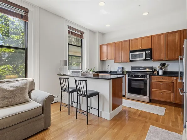 32 Yarmouth St #2, Boston, MA 02116