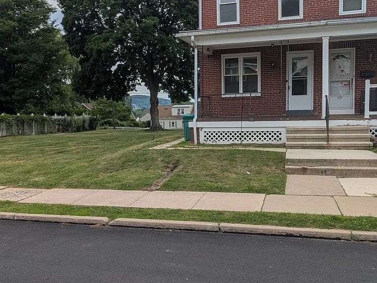 1413 Lacrosse Ave — Photo 1