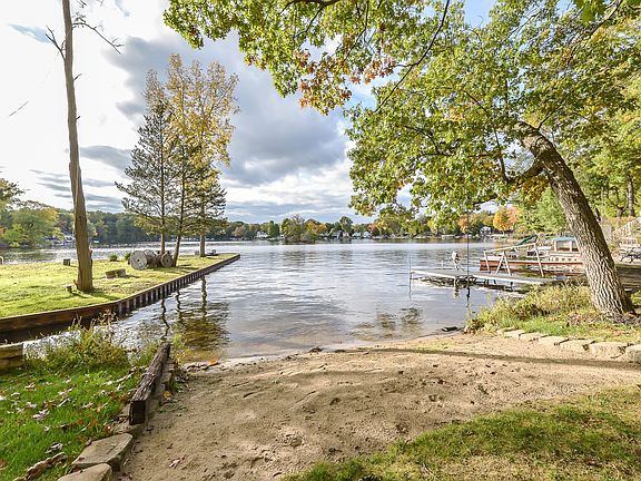 4th image of 11542 Riverbank Ln