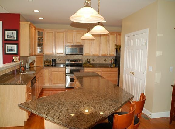 4th image of 3875 Top Flite Ln