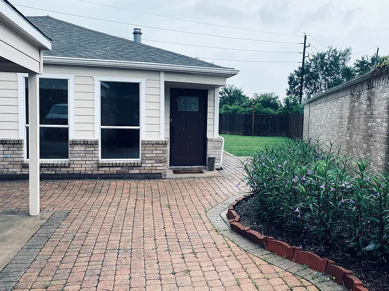 16246 New Field Dr — Photo 16