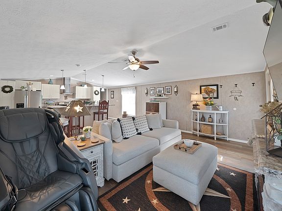 5th image of 130 Firefly Dr