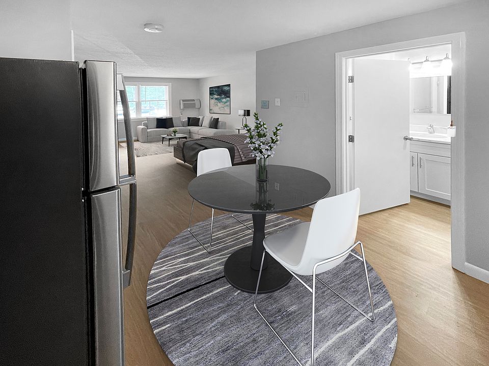 Studio Living - Dining Area