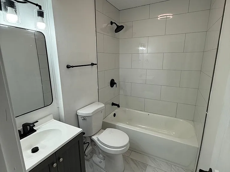 3201 NW Canterbury Pl — Photo 4