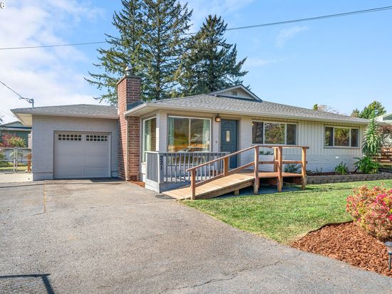 221 Alder St, Brookings, OR 97415