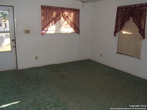 4th image of 221 W Harding Blvd