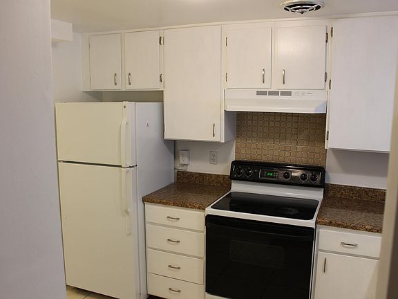 5th image of 30 Brassie Ct