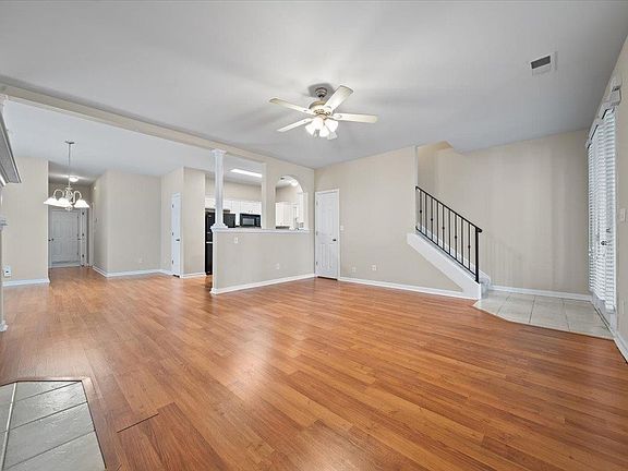 4th image of 138 Island Bluff Dr