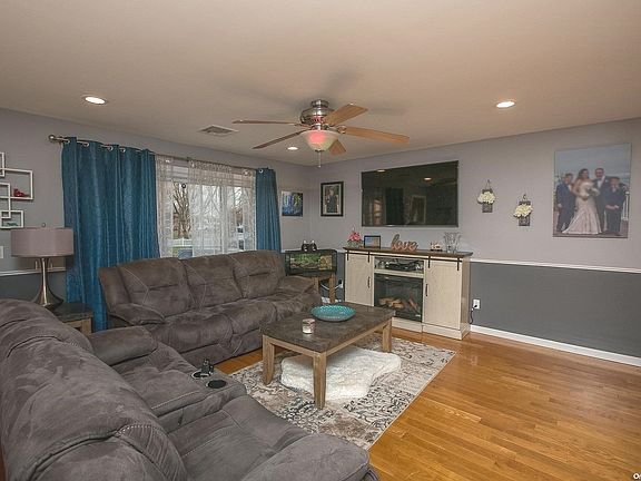 3rd image of 3 Hilda Ct