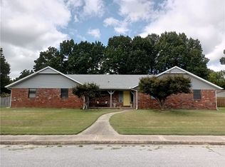 2004 Glen St, Springdale, AR 72762