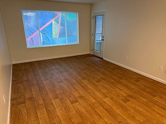 5th image of 4746 11th Ave NE #Lp206