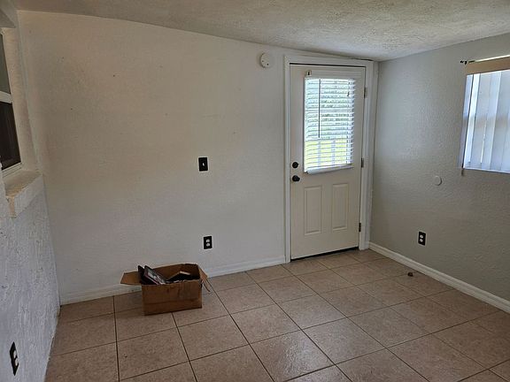 4th image of 4870 SW 147th Loop