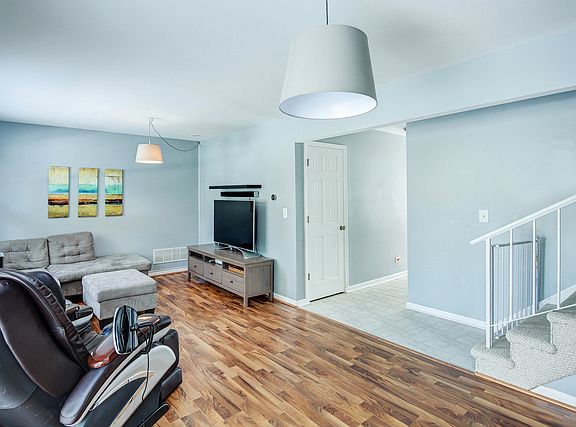 3rd image of 23W460 Spyglass Ct