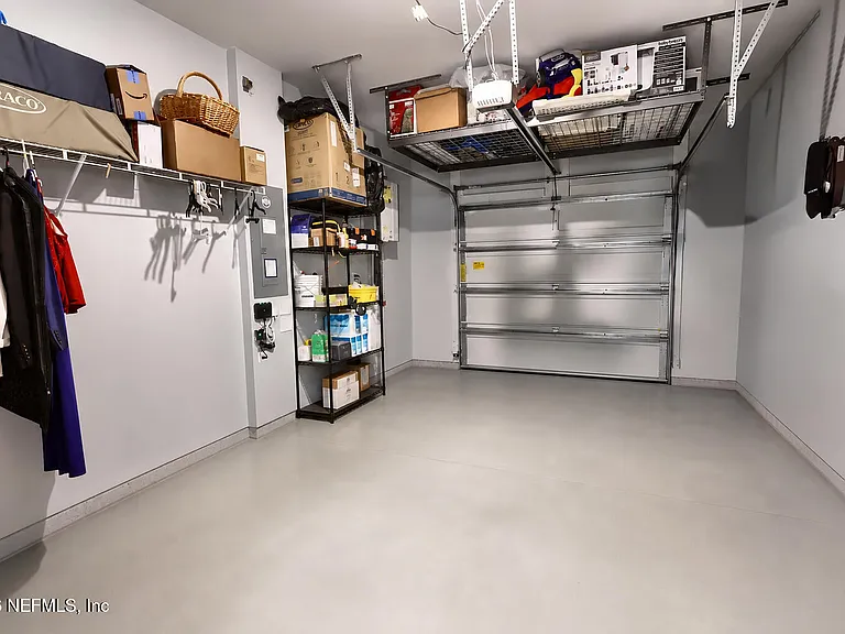85 Temple Dr — Photo 15