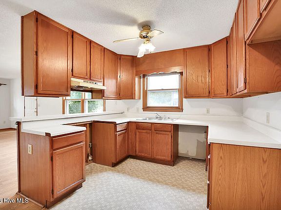 2nd image of 417 E Leonard Street