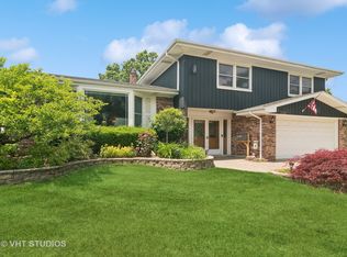 2006 N Burke Dr, Arlington Heights, IL 60004