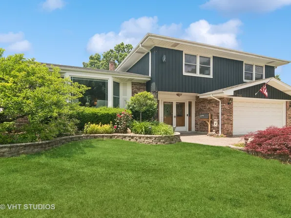 2006 N Burke Dr, Arlington Heights, IL 60004