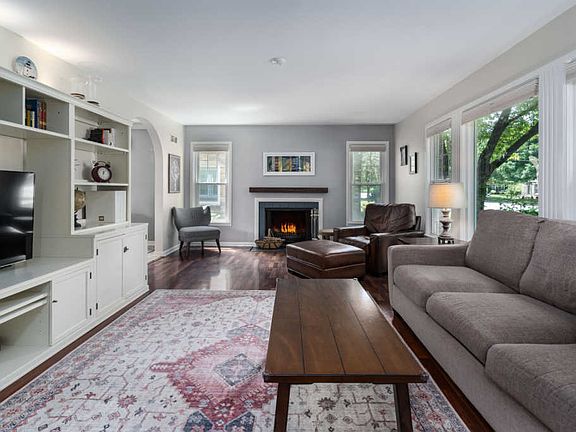 2nd image of 4520 N Ardmore Ave