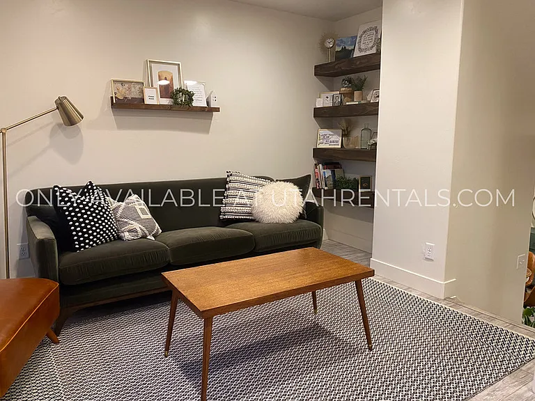 345 W Park View Ln — Photo 9