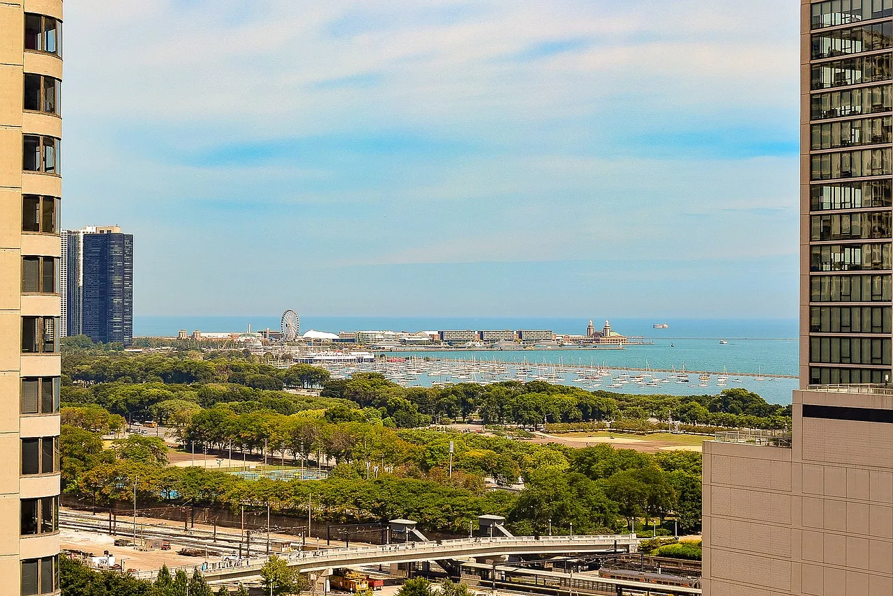 1250 S Michigan Ave — Photo 4