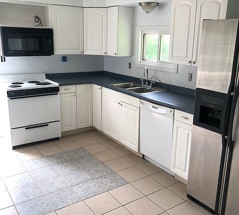 4th image of 10024 W 130th St