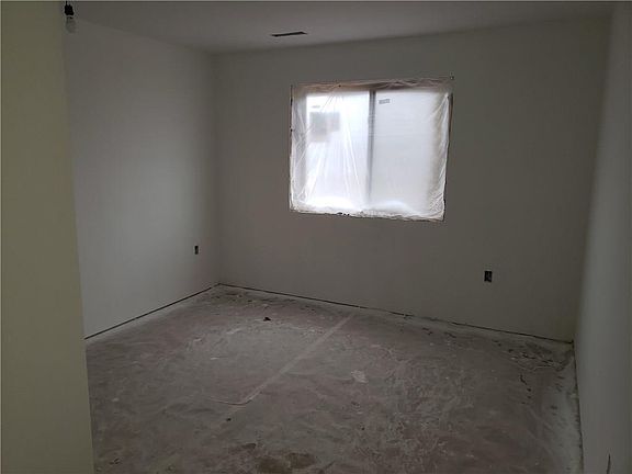 3rd image of 1006 Parkland Dr