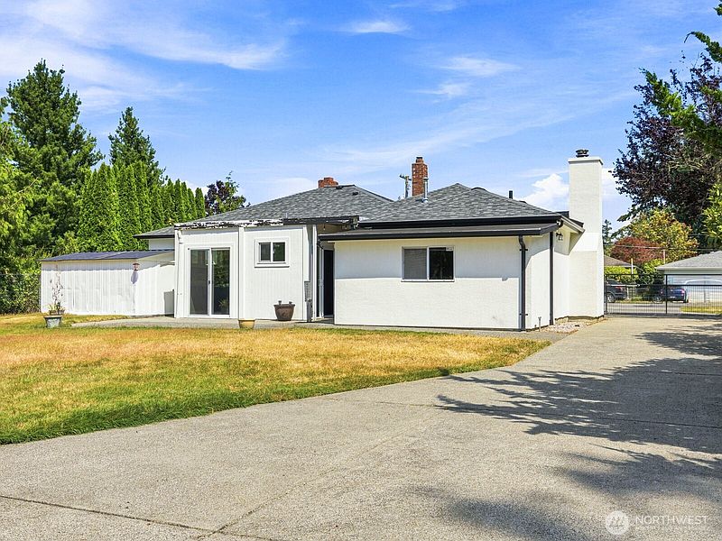 3rd image of 3015 Ellis Street
