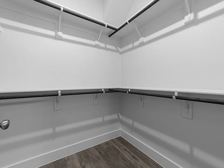 Walk-in Closet Walk-in Closet