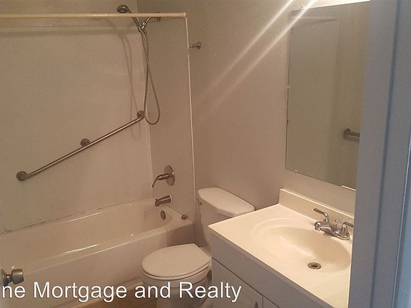 3rd image of 925 Martin Dr #925