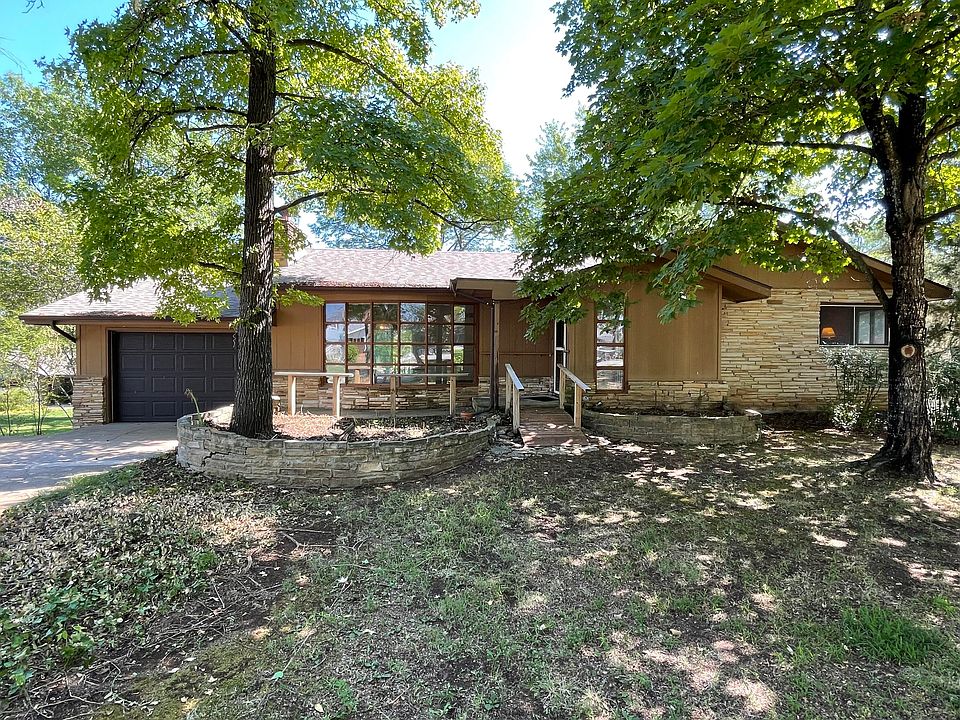 1st image of 388 Parkside Dr