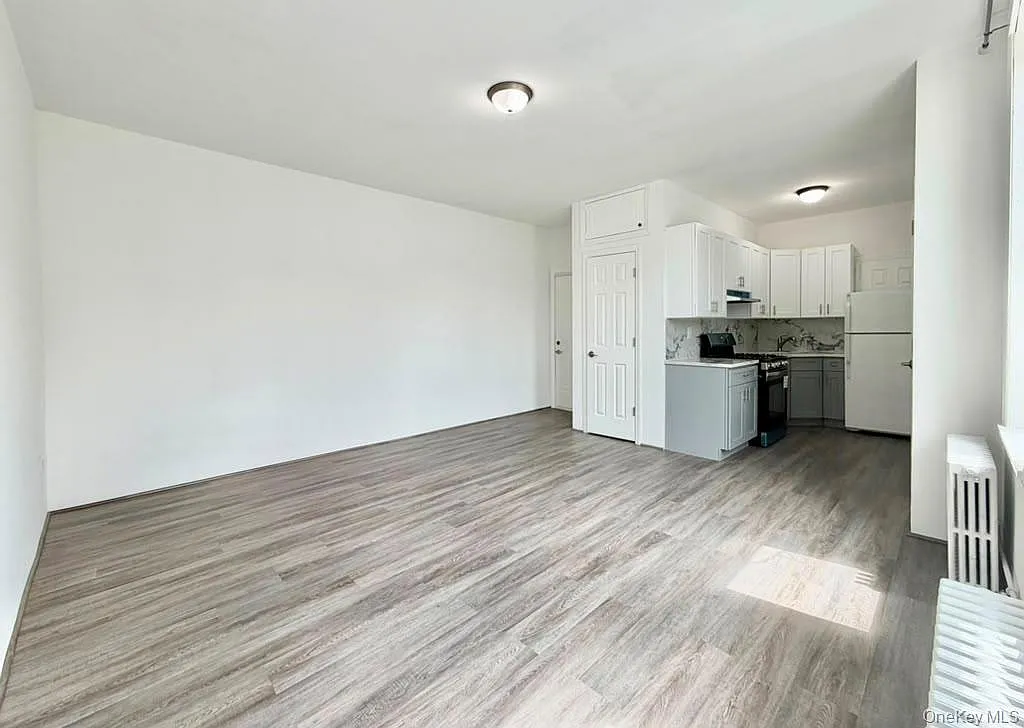 1 bed, 1.0 bath, 3300 sqft, $2,650 — Photo 2