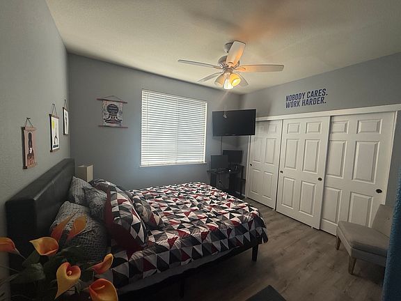 3rd image of 1318 Woodford Ln