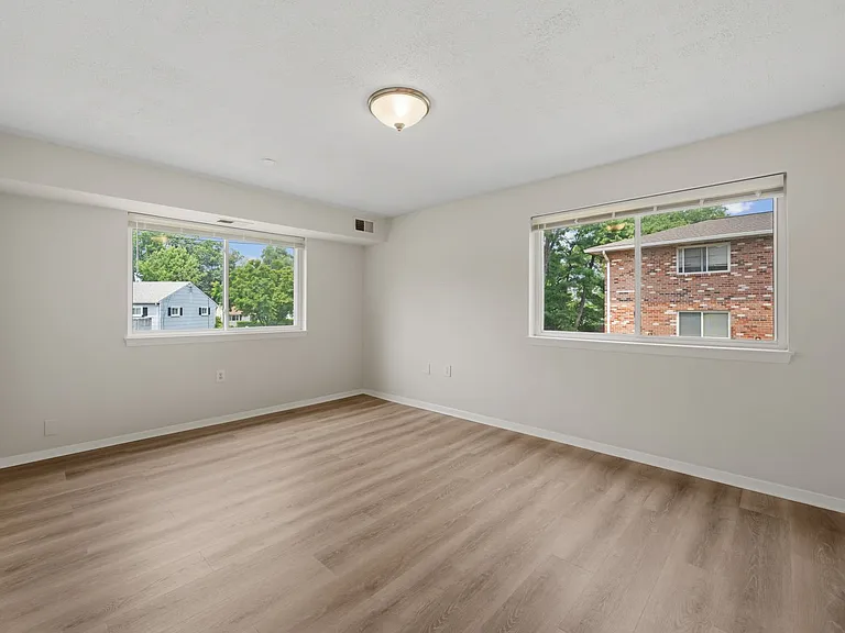 208 Victor Pkwy #A — Photo 9