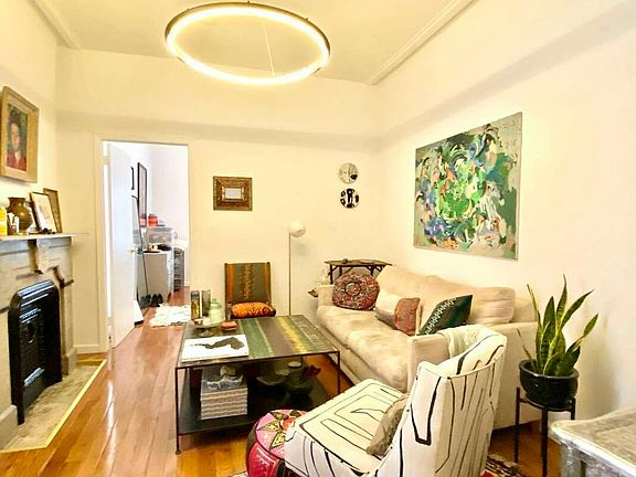 4th image of 17 Stuyvesant St #3B