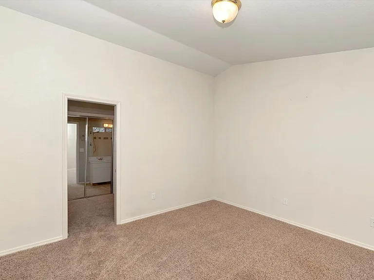 4245 S Danridge Ave — Photo 22