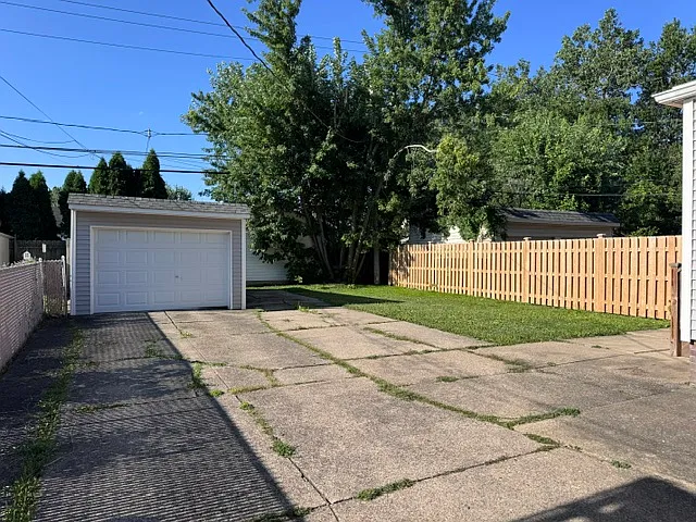 2 bed, 1032 sqft, $1,675 — Photo 2