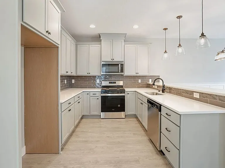 9540-9542 N Allegheny Ave — Photo 4