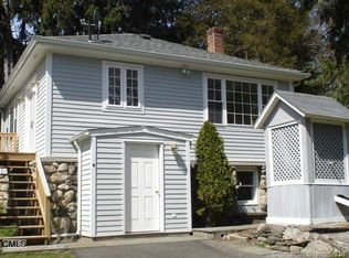 113 W Hill Rd, Stamford, CT 06902