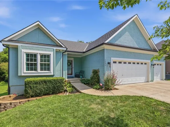 1221 SW Sunflower Dr, Lees Summit, MO 64081