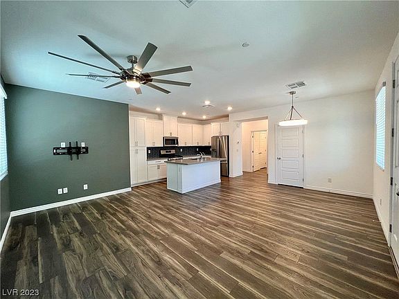 5th image of 20 Barbara Ln #38