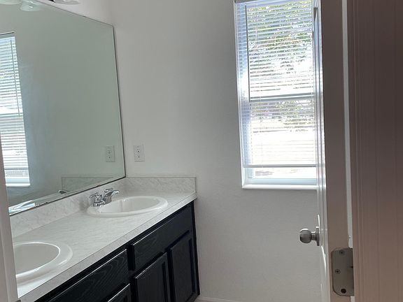 3rd image of 1201 Teton Dr