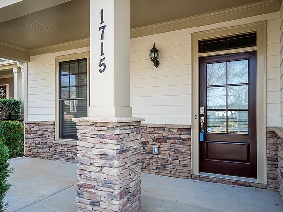 4th image of 1715 Grand Oaks Dr