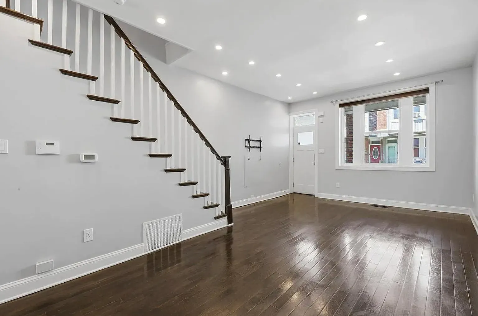 3 bed, 1064 sqft, $1,950 — Photo 4