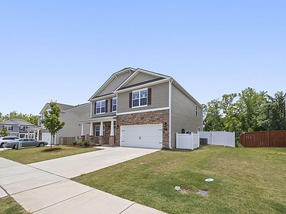 3rd image of 27 Winterberry Way