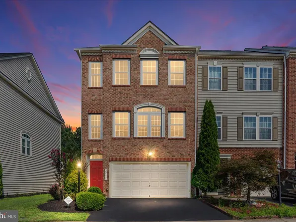 25217 Beach Pl, Chantilly, VA 20152