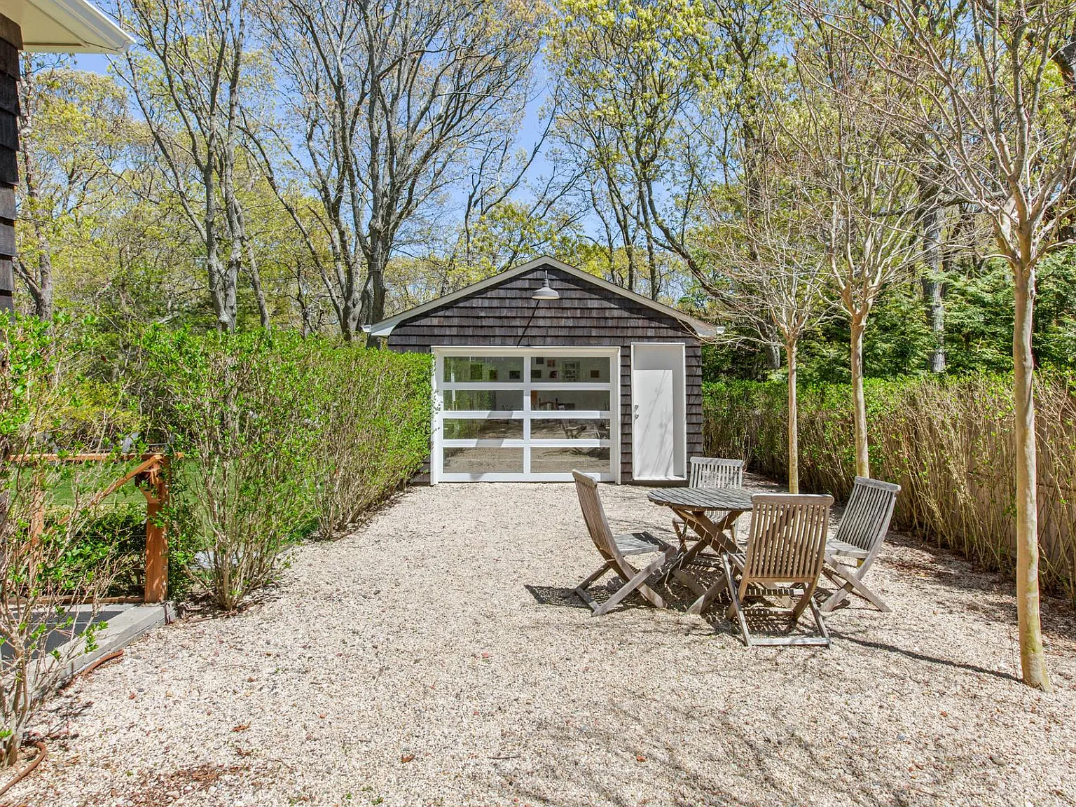 Mid Century Modern Cottage — Photo 2